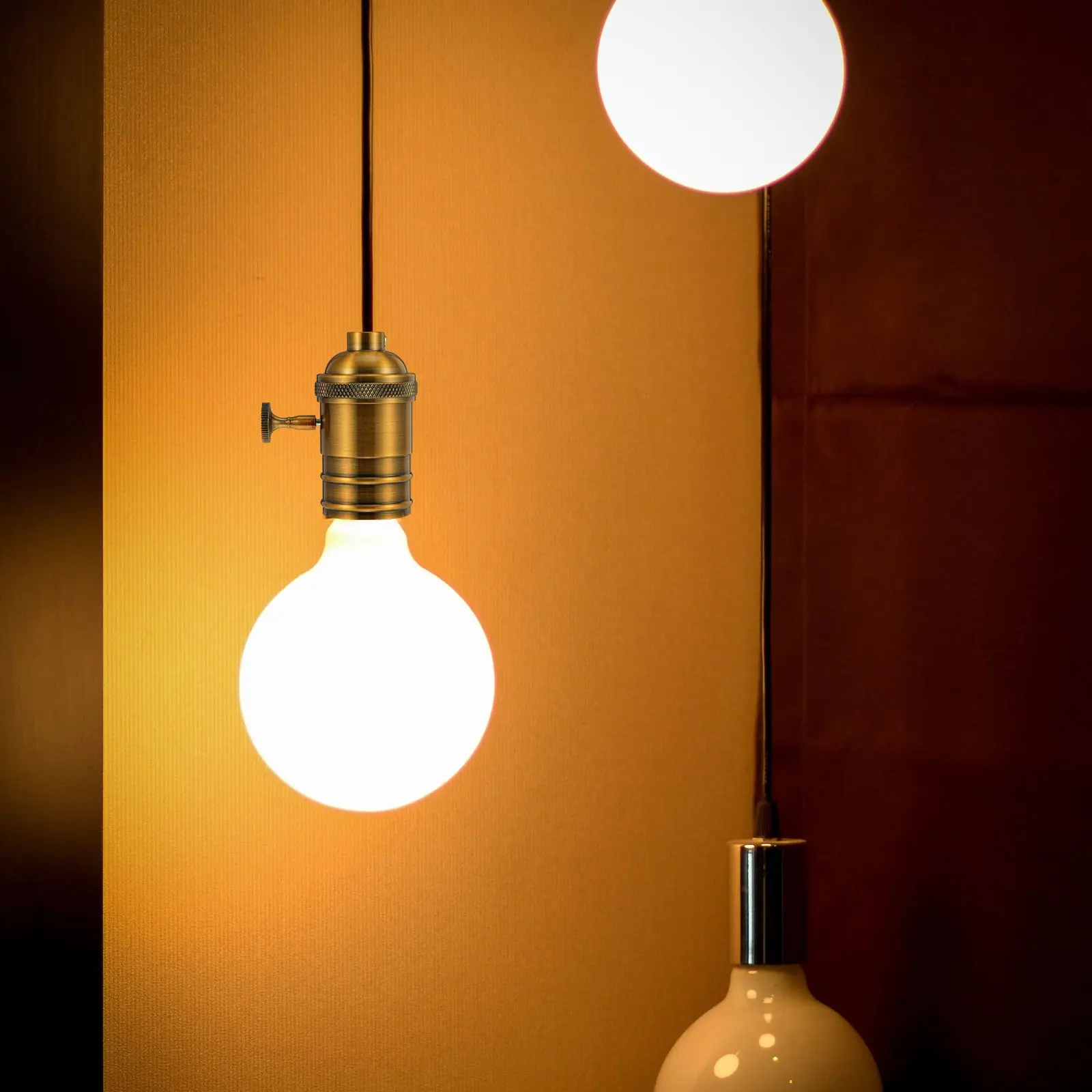 Retro Electroplated Lamp Head E27 Vintage Socket Copper Finish Pendant Light Holder Suitable for Living Room Bathroom DIY Edison