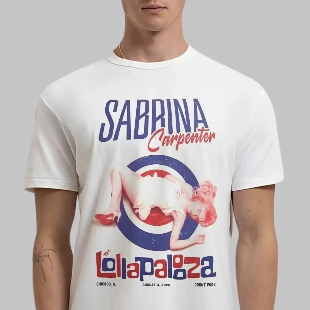 سابرينا كاربنتر Lollapalooza أغسطس 3 2025 في شيكاغو إلينوي ملصق التي شيرت الرجال الشارع الهيب هوب روك قصيرة الأكمام النساء #1