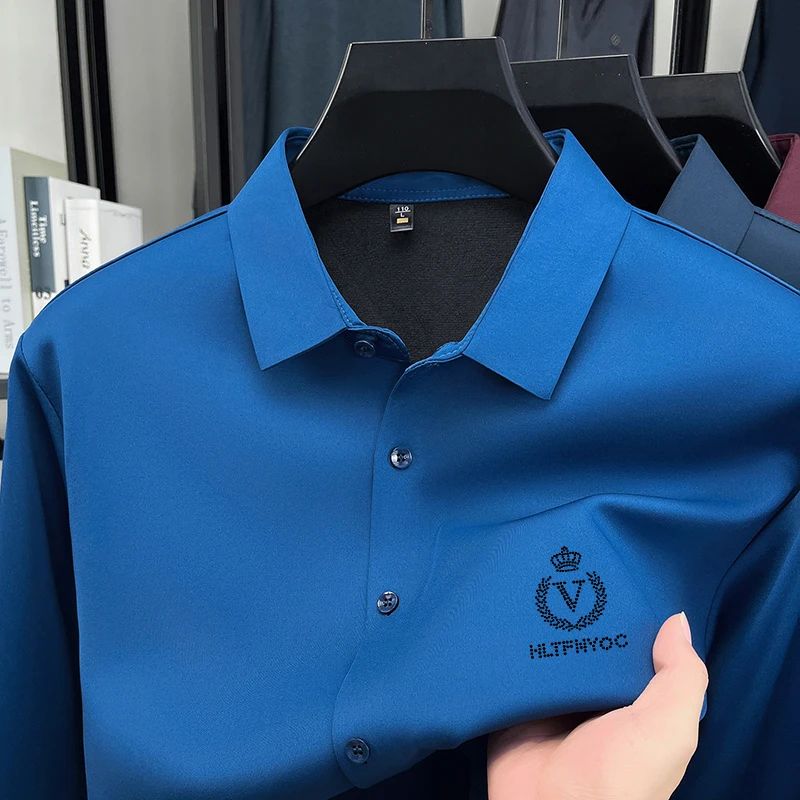 Camisa de manga larga para hombre, Tops de moda de ocio de estilo británico con forro polar y botones de solapa gruesos sin costuras con estampado de letras para invierno