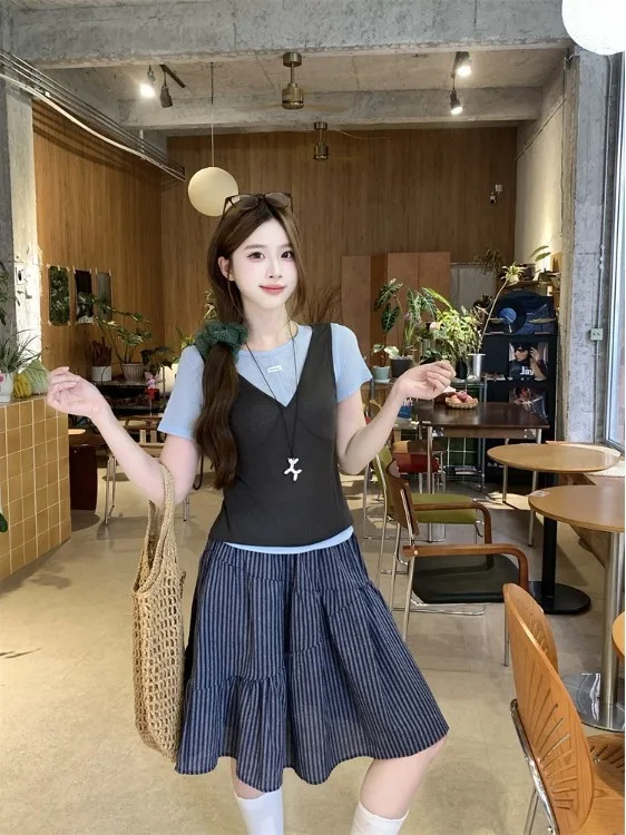

Loose V-Neck Tank Top And High Waist Skirt Set plus Size Simple Short Sleeve T-Shirt Striped plus Size Women's Fashion Set