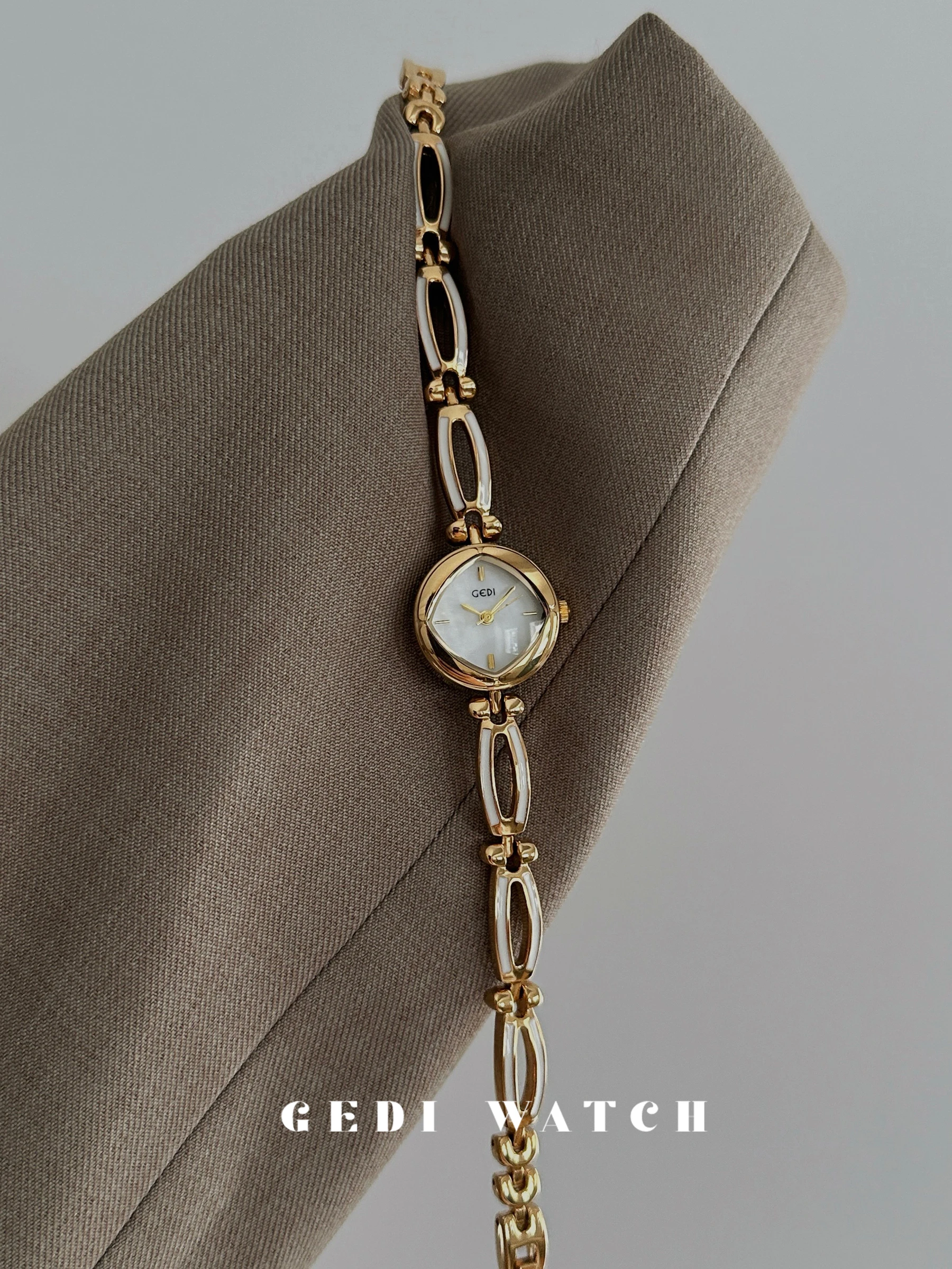 Luxury hollow bracelet watch for women 2025 new style high-end ladies' all-match watch gift for women ladies accessories