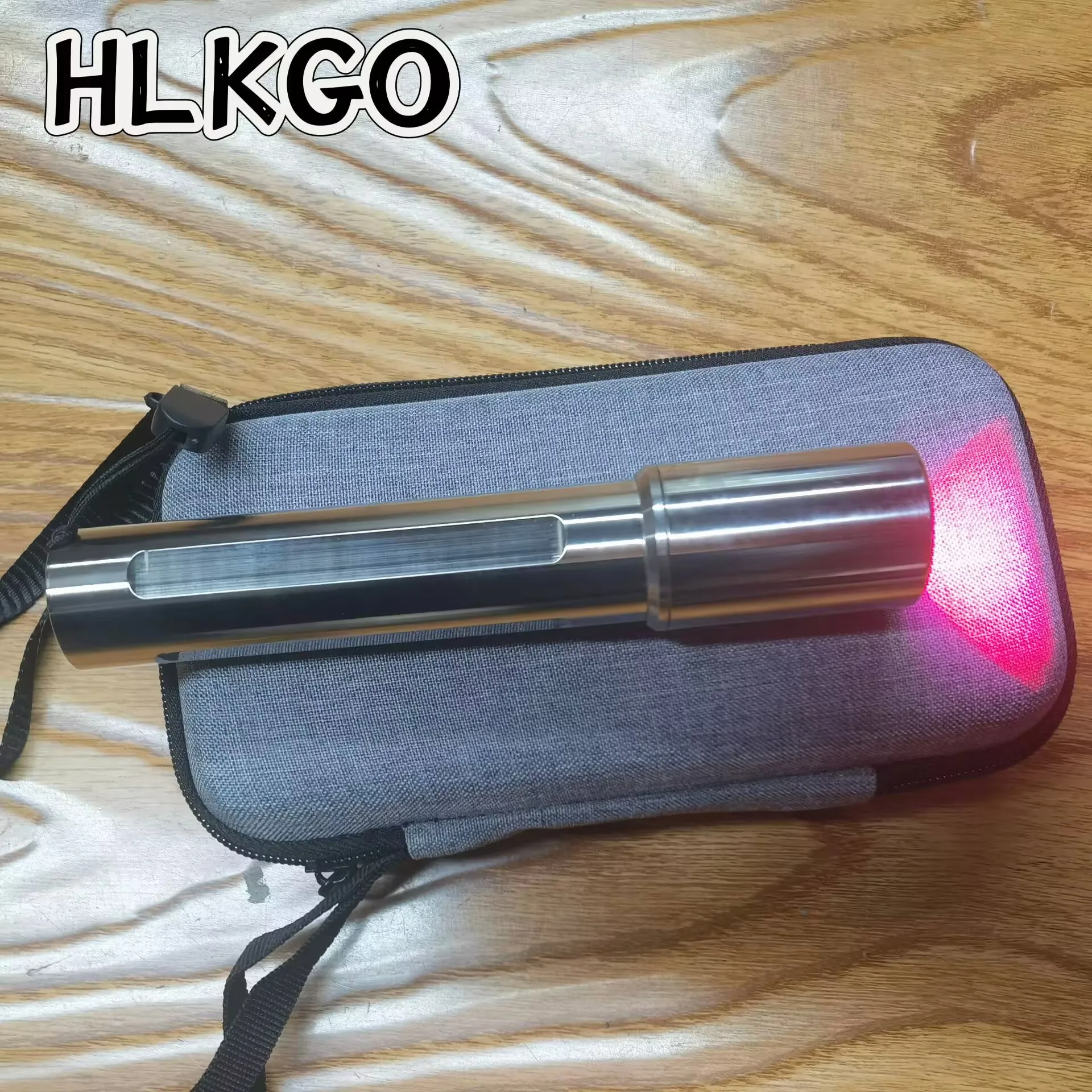 

Портативное устройство для терапии красным светом, используемое для облегчения суставов, коленей и общих болей в мышцах, с помощью ближнего инфракрасного длины волны.