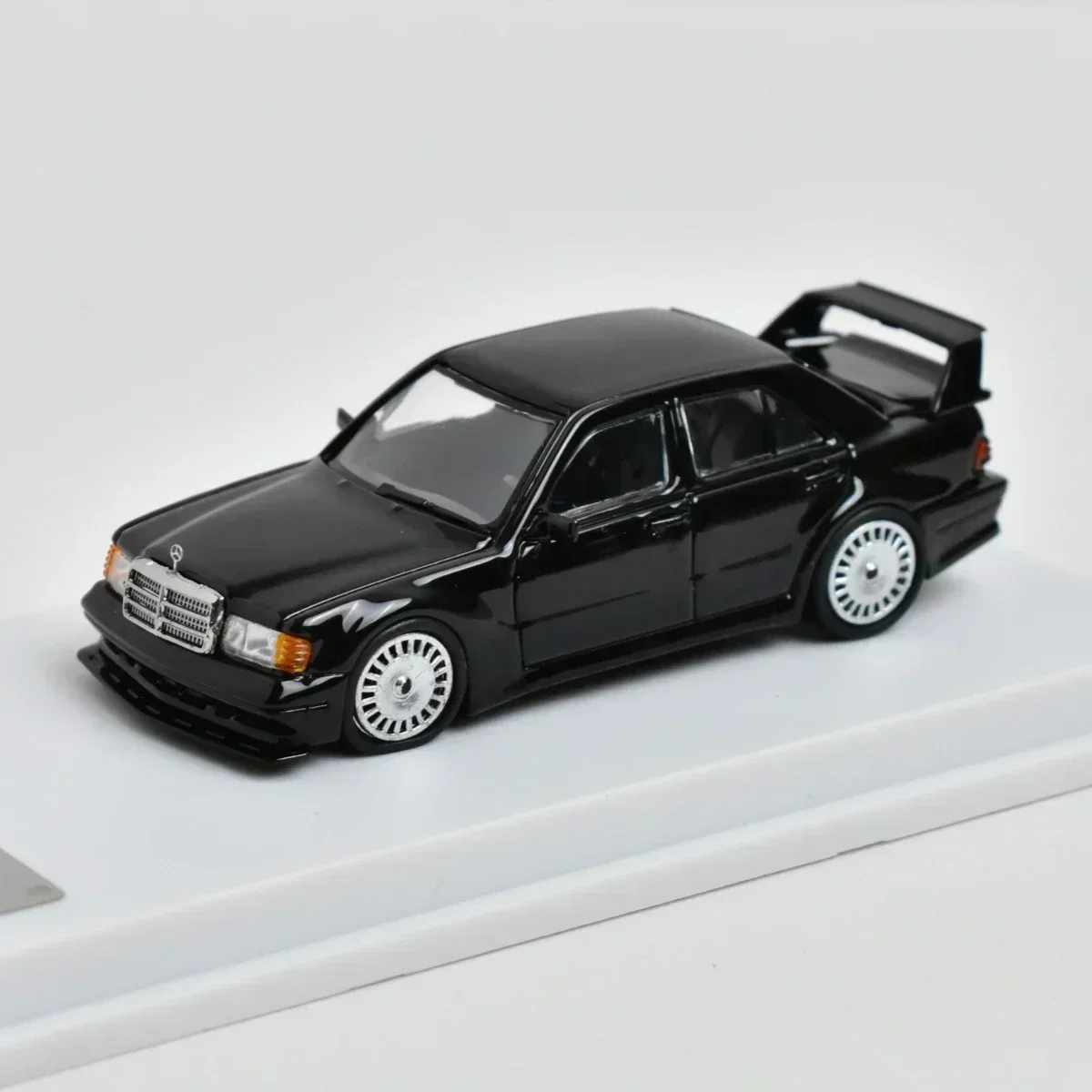 ผู้ค้นหา1:64 Mercedes 190E W201โลหะผสมสีดำและสีขาว2.5 EVO NFS โมเดลรถยนต์