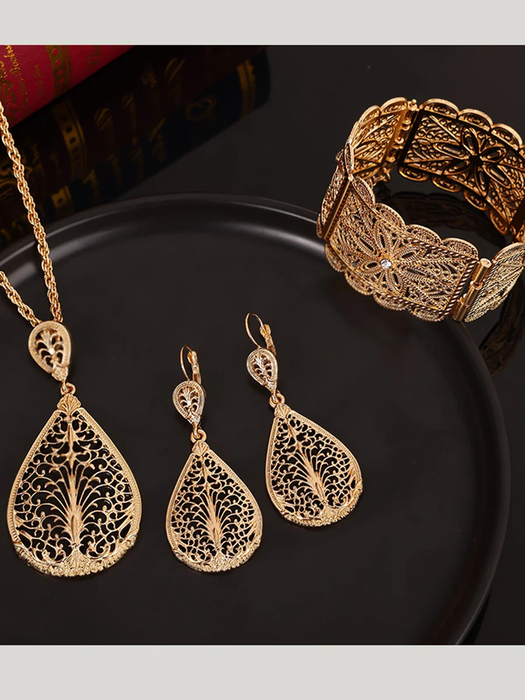 

French Vintage Women's Jewelry Set, Flower-Shaped Necklace, Earrings, Classic Bracelet, Bridal Wedding Party Jewelry Gift