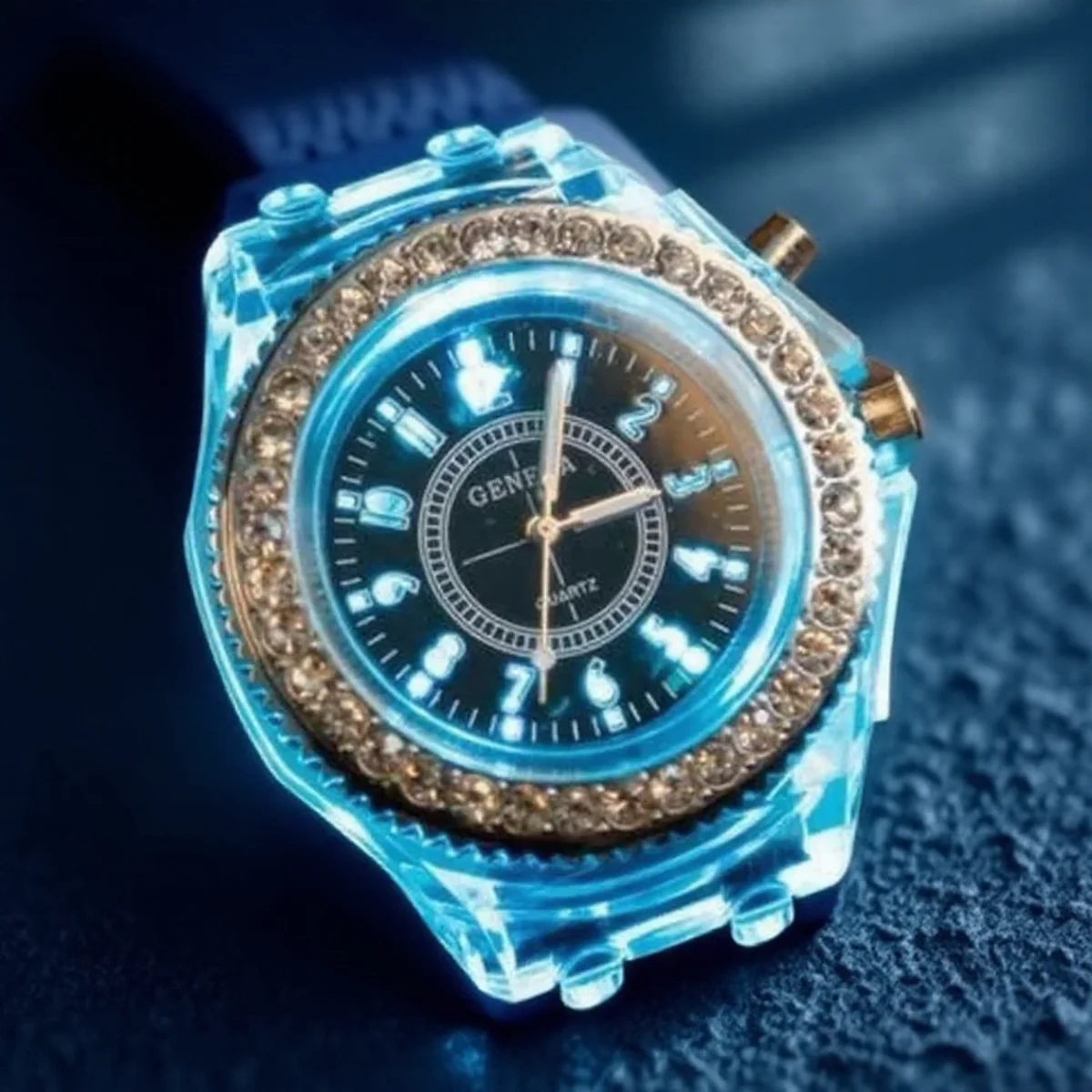 

Модные светодиодные спортивные часы со светящимся дизайном со стразами, модные кварцевые часы для мужчин, женщин, пар, практичный аксессуар