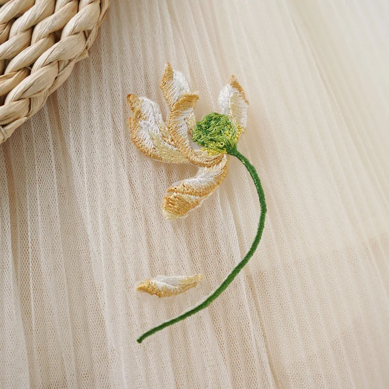 Three-dimensional lotus embroidered cloth patch