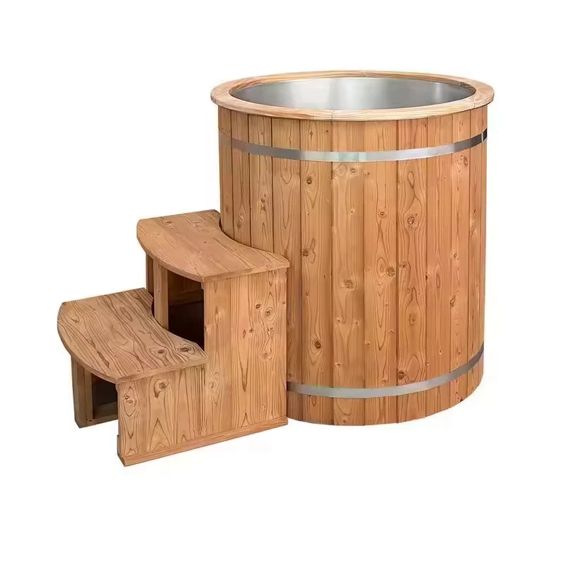 Piscina per immersioni fredde all'aperto da uomo in legno per sauna