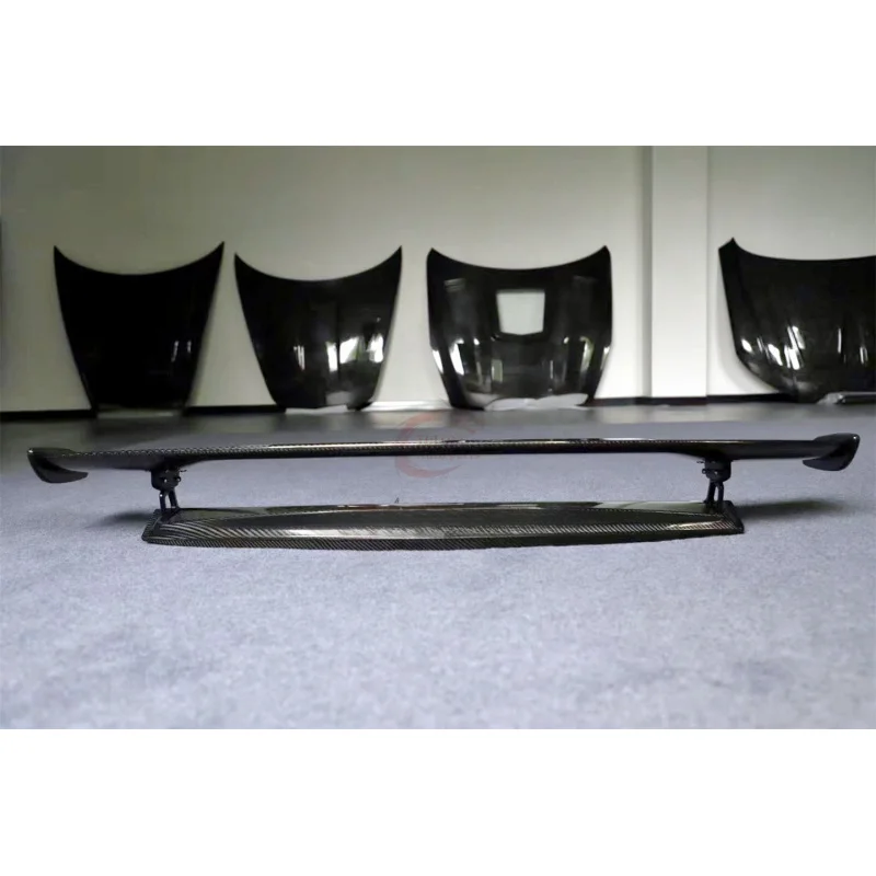 

Задний спойлер (антикрыло) из сухого карбона в стиле GTR Pro для двухдверных спортивных автомобилей Mercedes-Benz AMG GT, GTS, GTC