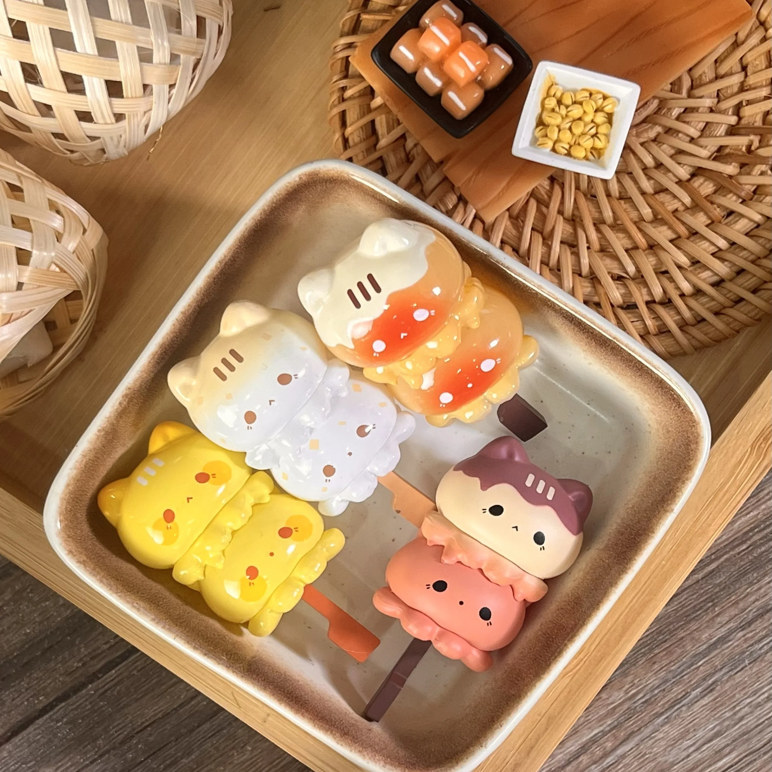 Caja ciega Oden de caramelo, polvo, Mustaa de fresa, 'Meow Meow', cuentas adorables, juguete coleccionable, figura temática de Anime