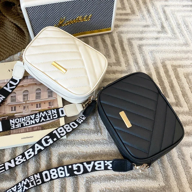 

1PC High quality women's PU rolling strip camera bag shoulder bag mobile phone bag casual crossbody bag