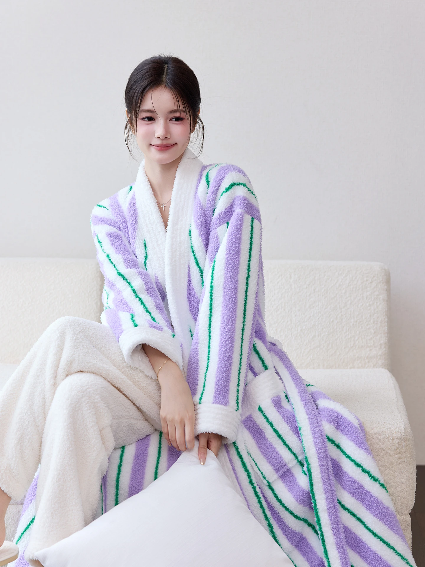 pigiama-da-donna-in-pile-spesso-2026-nuovo-set-accappatoio-a-righe-caldo-per-autunno-e-inverno-indossabile-anche-all'aperto-taglia-lunga-in-poliestere