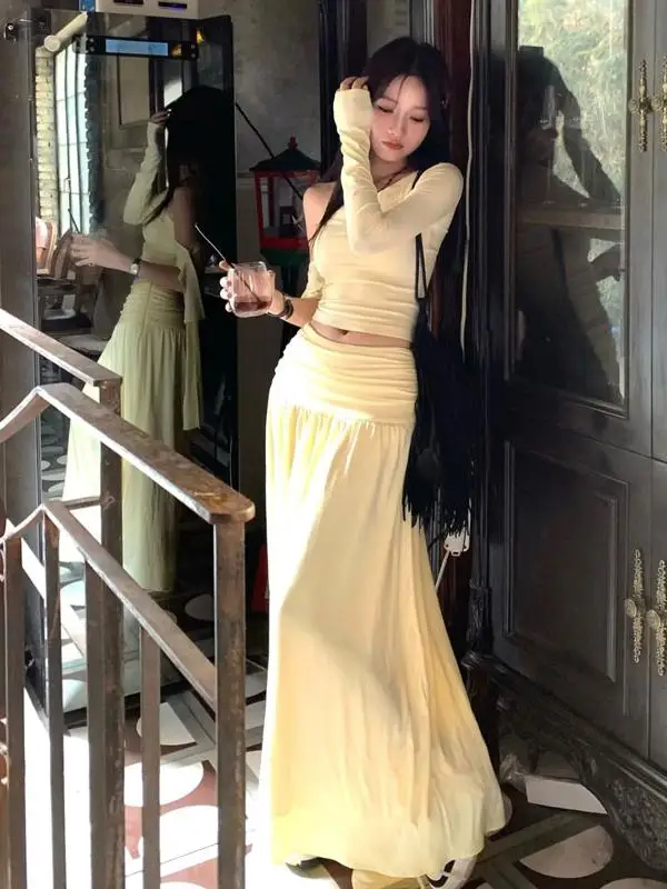 

Модный весенний наряд в корейском стиле, уникальный дизайн, топ с открытыми плечами и юбка, комплект из двух предметов, красивый хлопковый комплект с длинными рукавами.