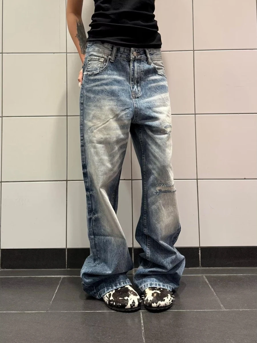 Calça Jeans Unissex Retrô Americana Lavada com Efeito Rasgado, Perna Reta, Cintura Alta, Caimento Solto e Versátil, Outono