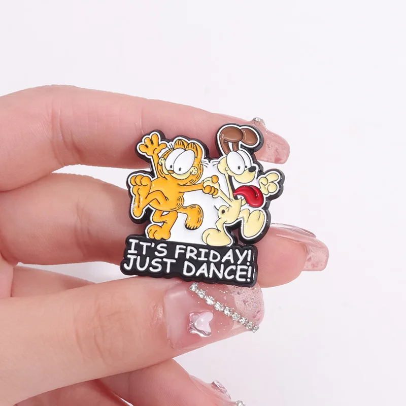 Broche esmaltado de animales para niños, insignias de gato, Garfield de dibujos animados, Pin de solapa de mezclilla, accesorios de joyería, regalo para mejores amigos