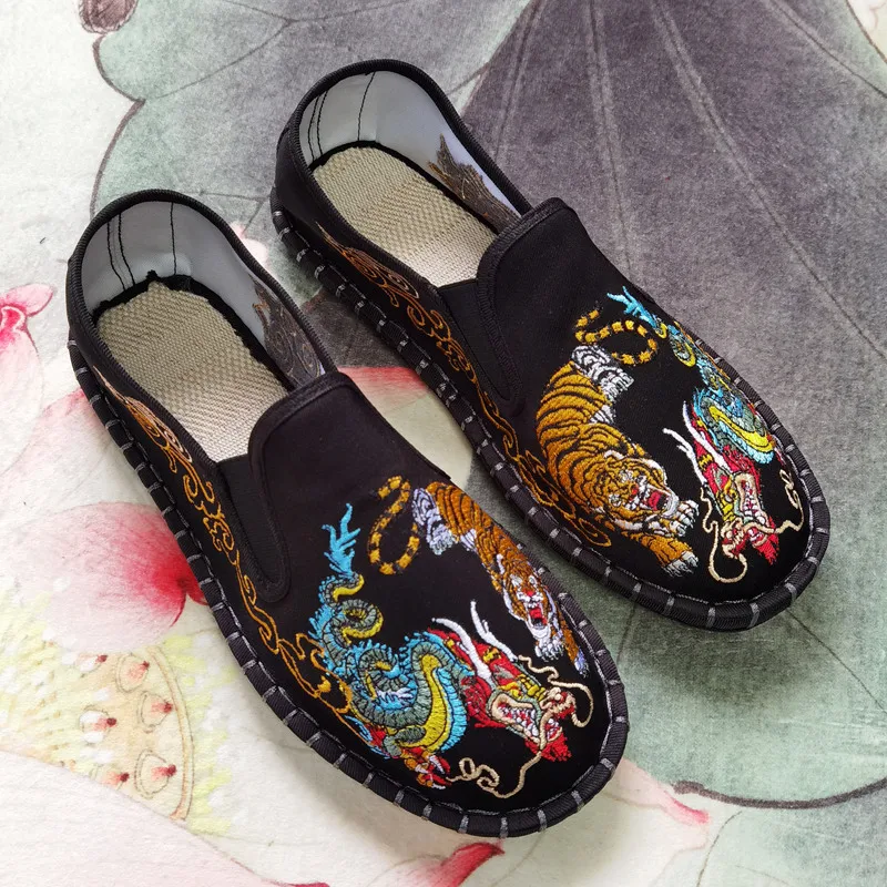 Classic Dragon Embroidered Shoes Men China Style Casual Loafers Men Espadrilles Tiger Slip On Flat Men Shoes Zapatos De Lona