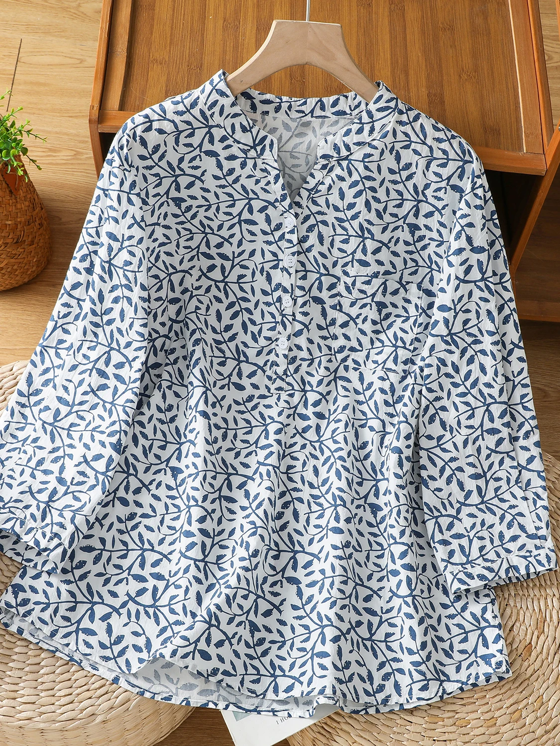

Элегантная женская рубашка с цветочным принтом больших размеров, модная, в художественном стиле, с V-образным вырезом, с коротким рукавом, повседневная, дышащая, весна-лето