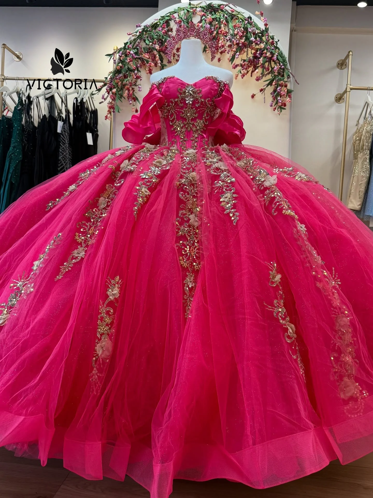 

Hot Pink Off The Shoulder Sweetheart Quinceanera Dress Appliques Lace- up Ball Gown 15 Year Old Dress Graduation Customized
