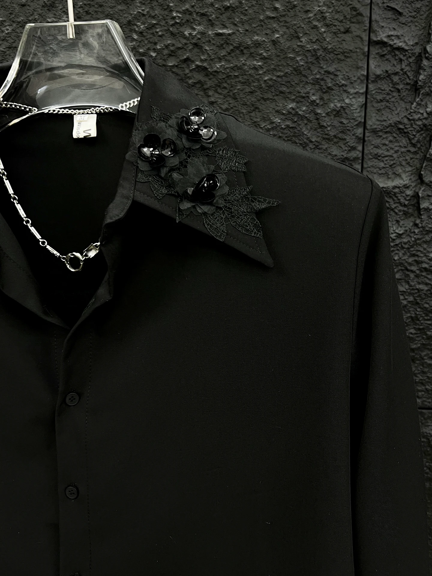 고급 입체 자수 셔츠 남성용 2025 가을 신상 멋진 패션 탑스 단색 트렌디 숄더 패드 셔츠