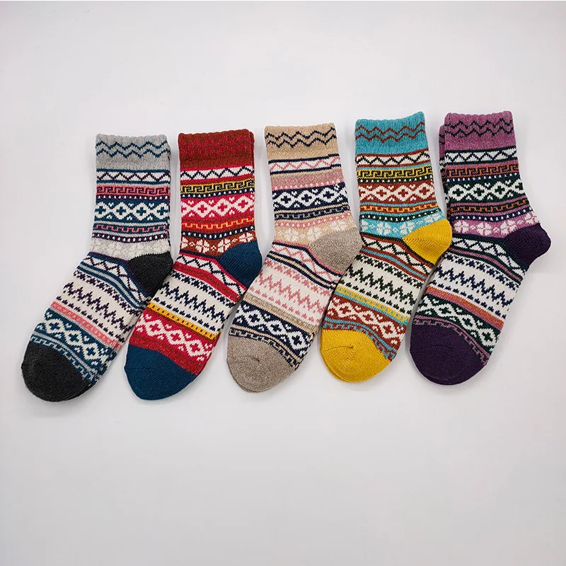 Women's Cotton Mid-Calf Socks Thick Warm Winter Fall Socks Retro Ethnic Cross Floral Pattern Thermal Crew Socks 5 Pairs Set