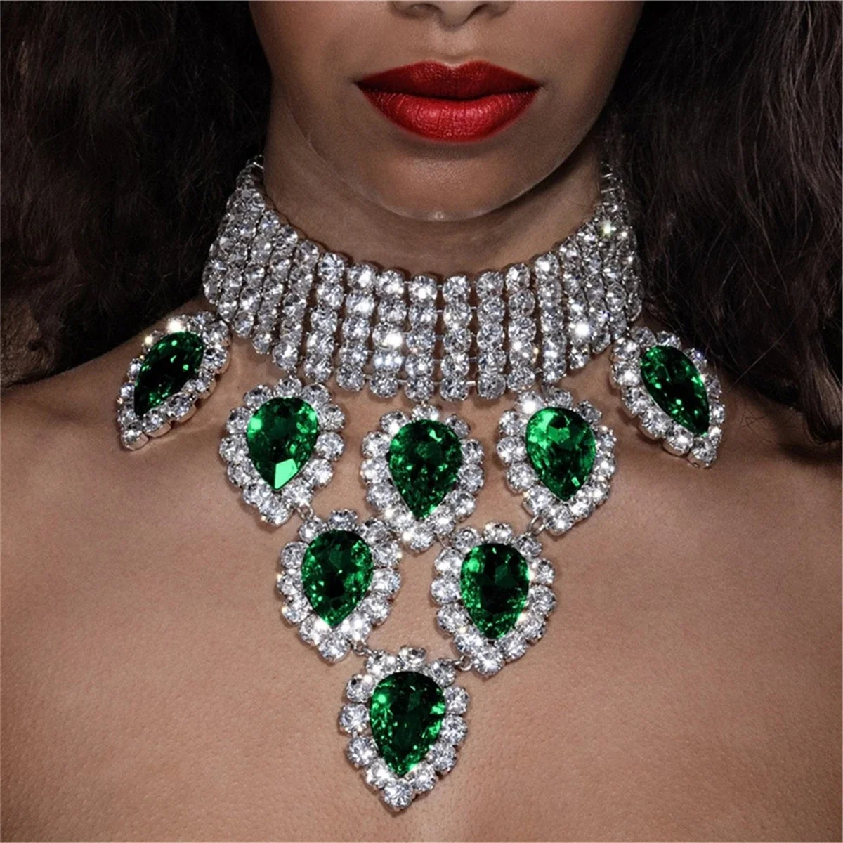 

Sparkling Exquisite Green Large Rhinestone Necklace Fashion Luxury Banquet Party Crystal Jewelry Necklace Wearing Accessories