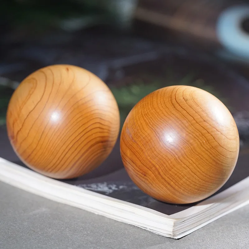 Chinese Style Natural Thuja Wood Solid Baoding Balls Hand Massage Exercise Balls For Seniors Daily Hand Relaxation Fidget 2pcs