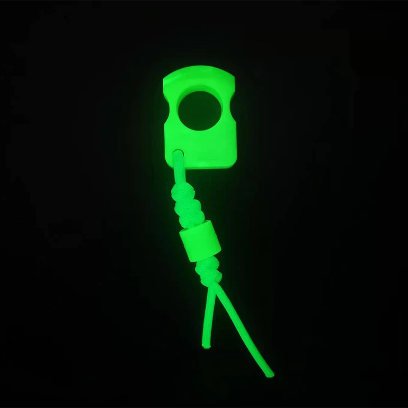 Luminous Tiger Finger Self-luminous EDC for Self-defence Window-breaking Fist Buckle Umbrella Rope Bag Pendant