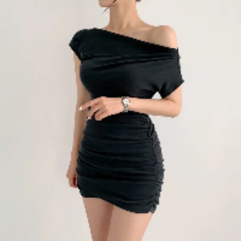 

Elegant Slanted Shoulder Short-sleeved Dress, Feminine Temperament, One-shoulder Slim and Thin, Irregular Pleated Hip Skirt