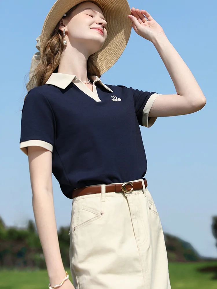 Ik geloof je blauw contrasterend polokraag ademend T-shirt top zomer 2025, V-hals witte zwaan borduurwerk casual T-shirt 2252015970