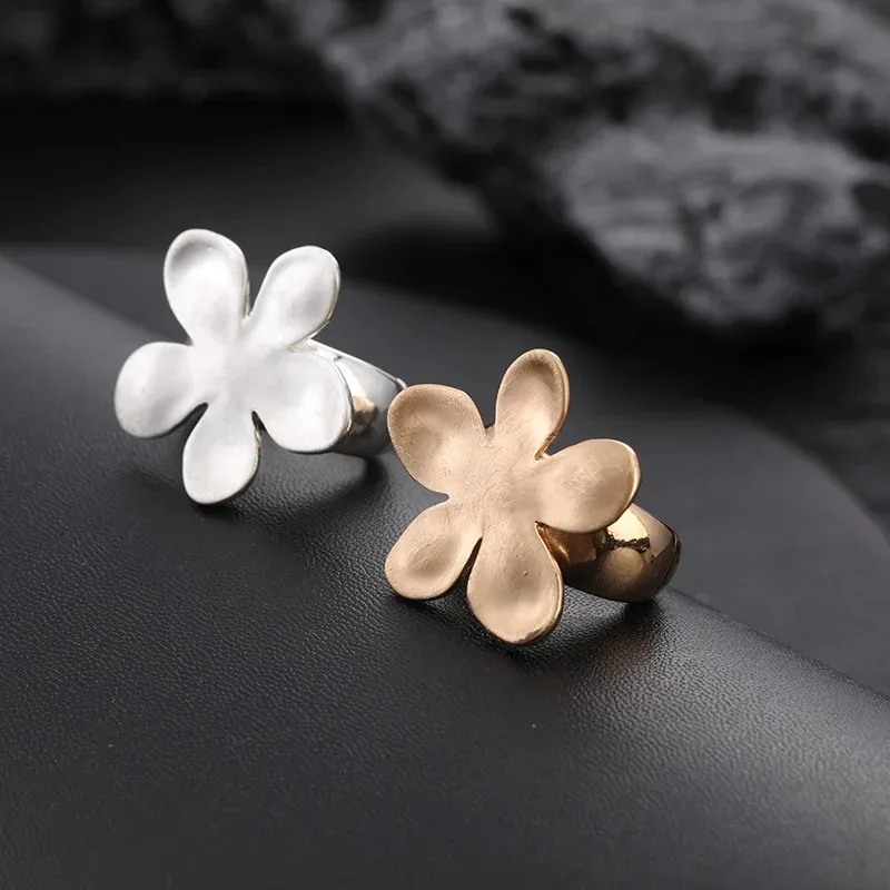 

Girls golden flower ring simple fashion environmentally friendly elastic women's ring daily commuting ring