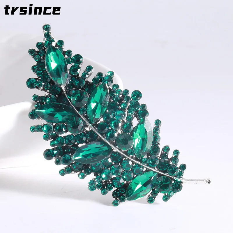 Fashion New Creative Leaf Brooch Rhinestone Hollow Plant Brooches Temperament Female Scarf Buckle Jewelry Pin