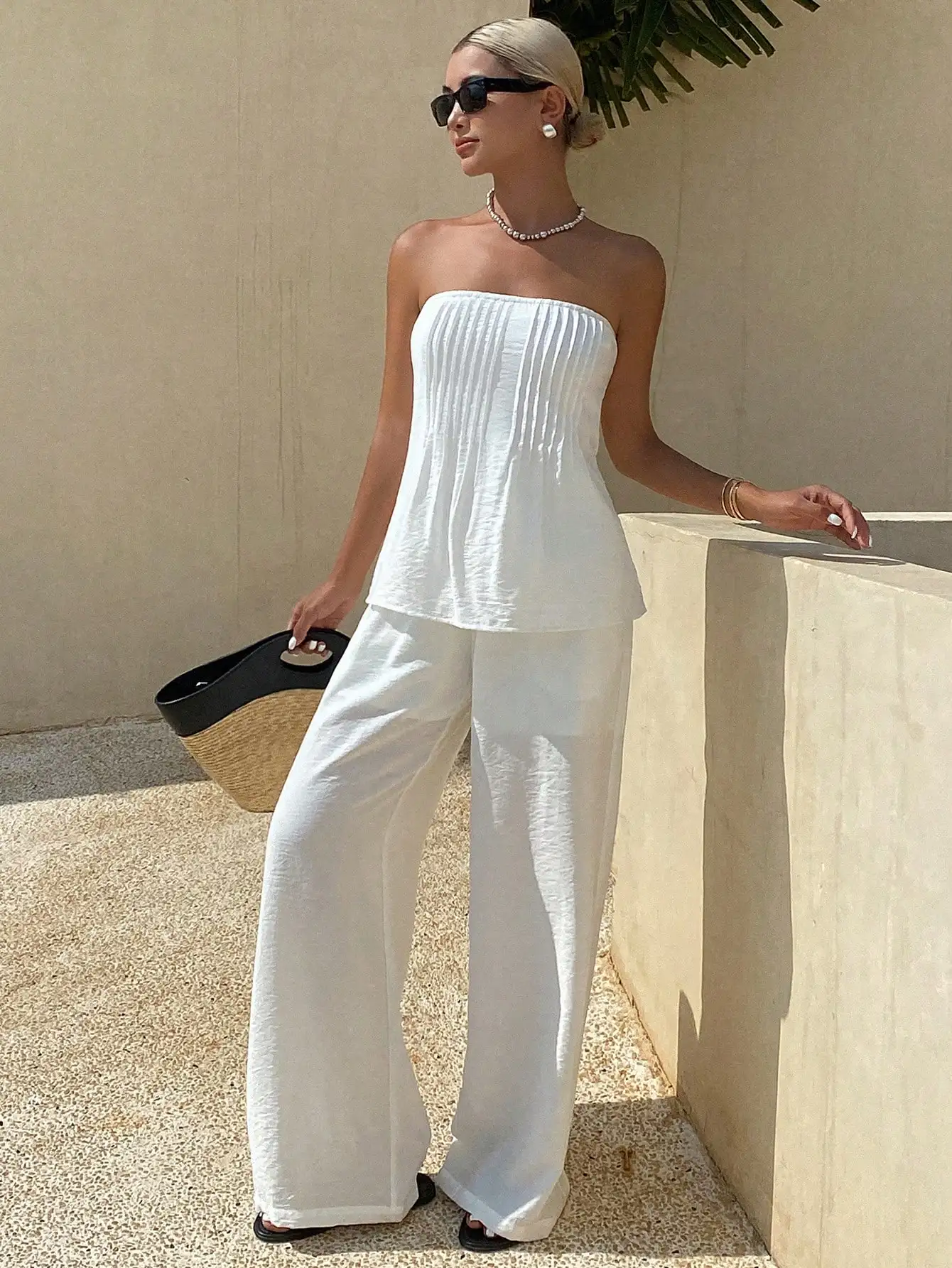 여성용 화이트 투피스 세트: 플리츠 스트랩리스 탑 & 와이드 레그 팬츠, 여름 캐주얼 의상
