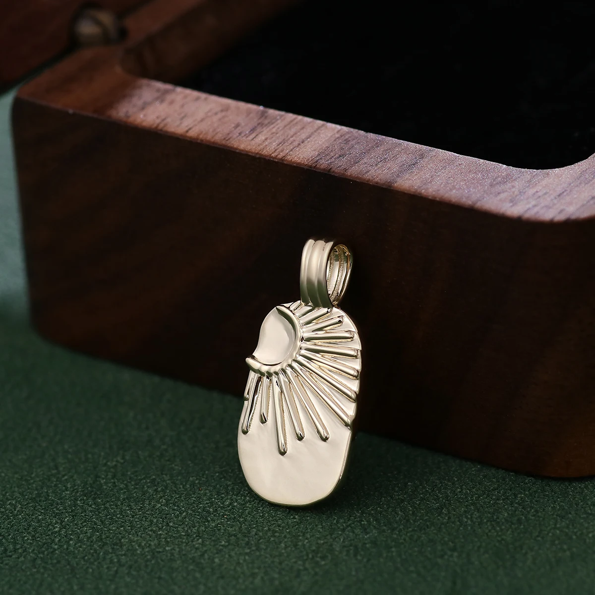 

Provence 10K Gold Hip Hop Pendant for Men Miami Rock Pendant for Women Rapper Custom Jewelry