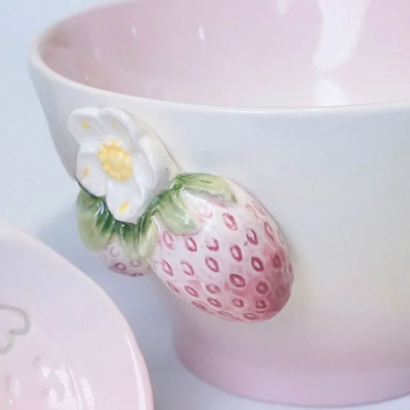 

Three-dimensional strawberry 5-inch bowl