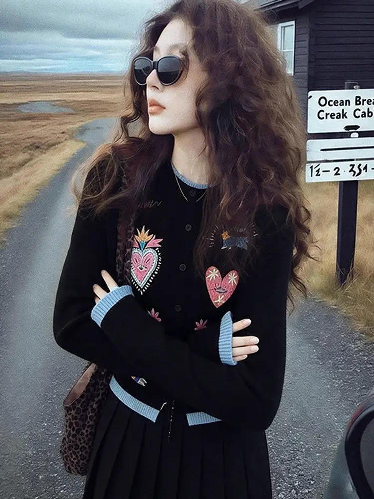 

Корейский вязаный кардиган с вышивкой в виде сердечек, женский, весенний, новый дизайн, модный топ, средней толщины, с длинными рукавами