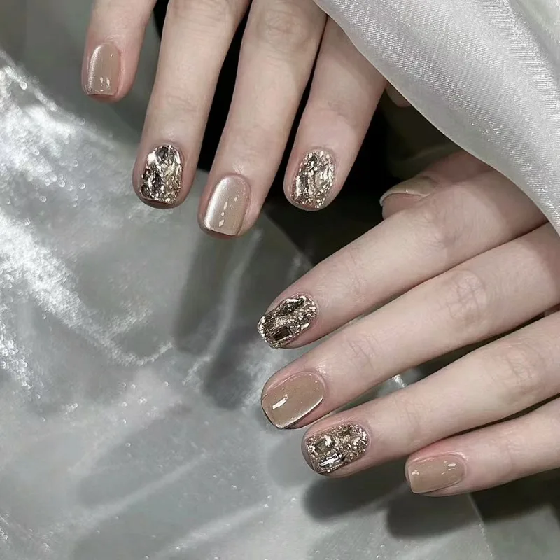 

10pcs Fake Nails Cat Eye Champagne Sparkling Diamond Short Square Press-on Nail Tips Perfect for Gifting To Girls and Friends