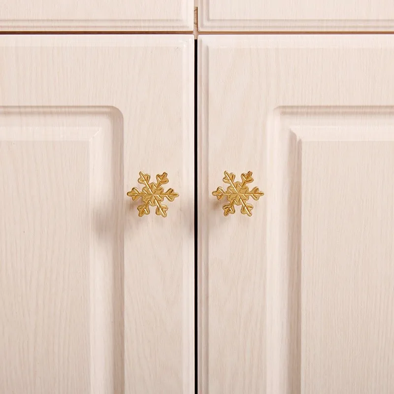 Solid Brass Snowflake Shaped Kitchen Cabinet Handles Wardrobe Pulls for Children's Room Creative Decor Drawer Knobs Single Hole