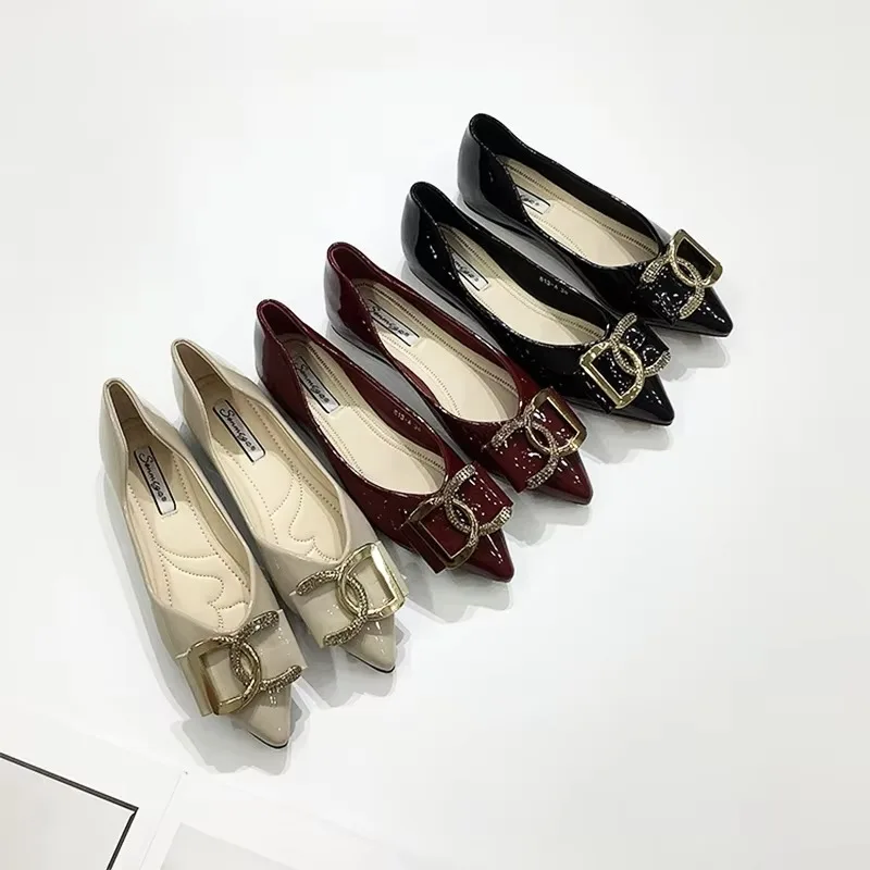 Zapatos individuales puntiagudos de lujo, charol con diamantes de imitación, cómodos zapatos de trabajo de suela blanda, mocasines de boca poco profunda, zapatos planos para mujer