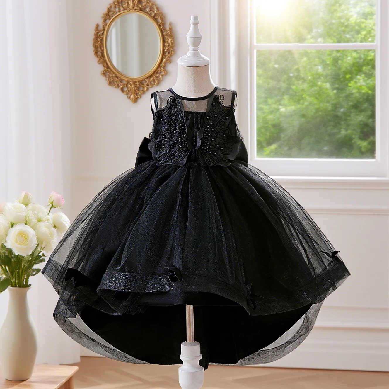 

Girls' black dress with a train and elegant butterfly embroidery decoration suitable for birthday parties and piano concerts