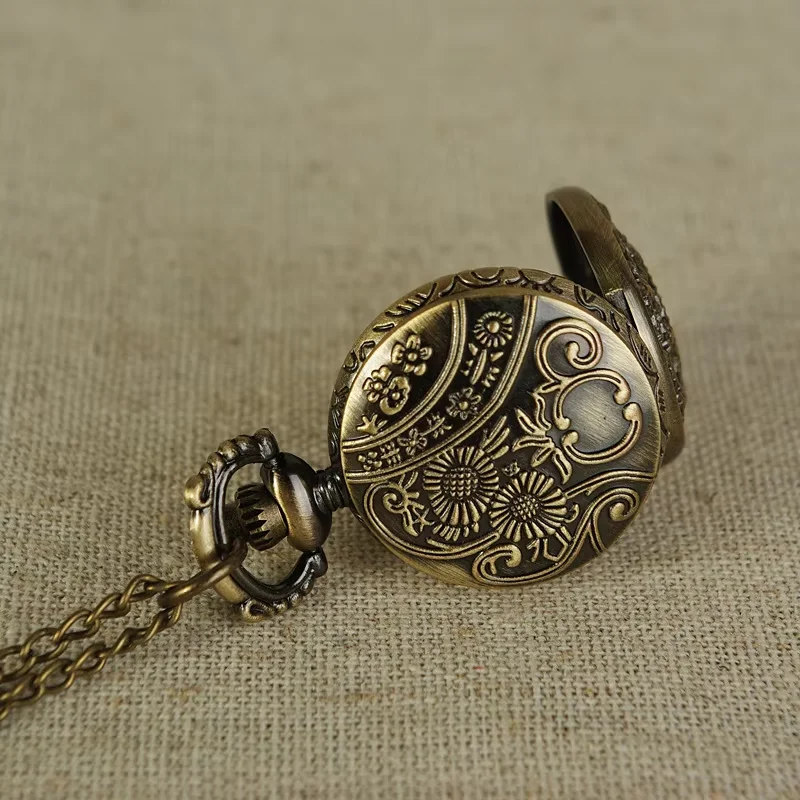 Fine small chain fine openwork delicate maple leaf dense flower pattern retro pocket watch white black