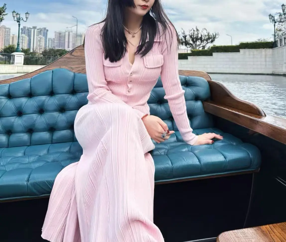 

Puff Sleeve V-neck Knitted Dress 2023 spring pink New Commuter Midi Skirt High Waist Slim Fit Sexy Dresses 5220643