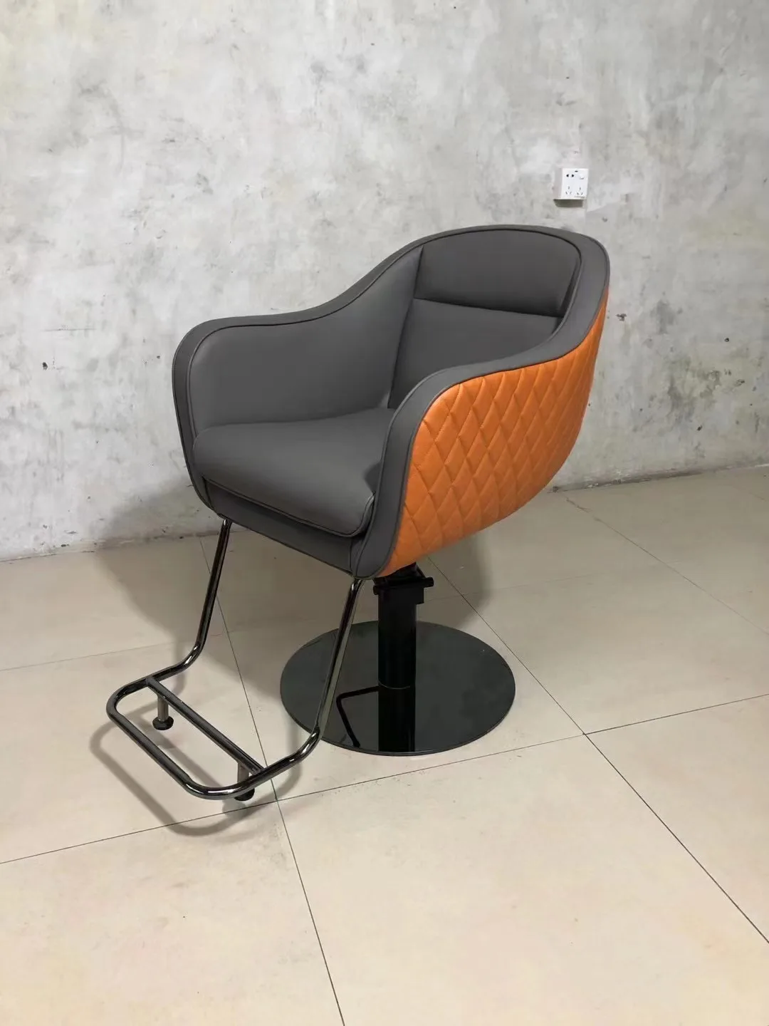 2020 Latest French Style 10-Year Warranty Grey and Orange Hydraulic Chair Hair Salon Styling Chair Purpose Chair
