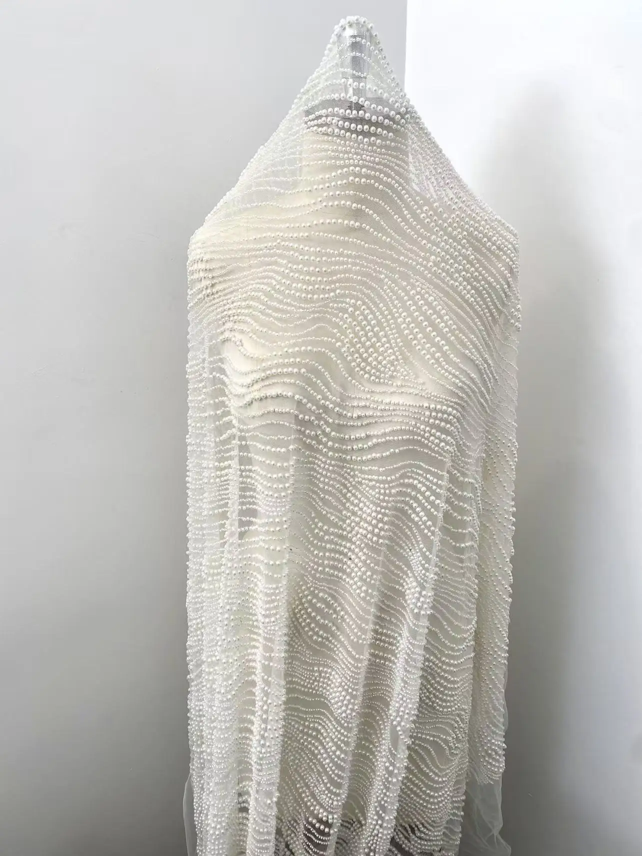 

Ткань с жемчугом и кружевом, эластичная в двух направлениях, плотная, полностью расшитая бисером, для свадебных и вечерних платьев, для выпускных и праздничных нарядов