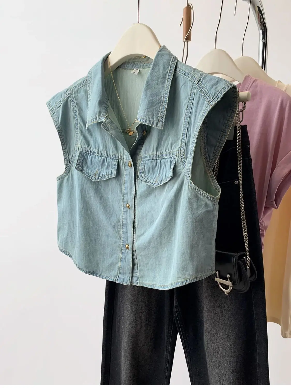 Jaqueta jeans retrô para mulher, camisola versátil sem mangas, top de verão, Street Explosion Design Sense, versátil