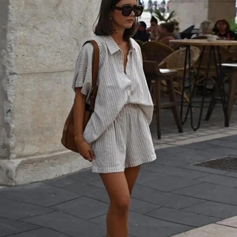 2025 캐주얼 스트라이프 반바지 세트 여성의 느슨한 반팔 블라우스 탑 탄성 높은 허리 반바지 여름 레이디 홀리데이 정장 복장