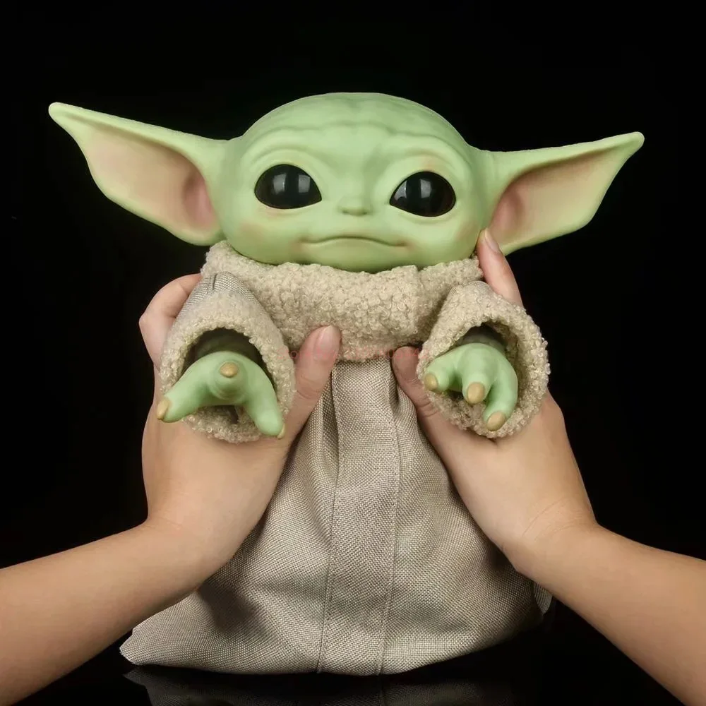 Star Wars Yoda bébé en plastique en peluche tissu robe style figurine enfants jouet bureau ornements poupée mandalorien modèle cadeau de noël