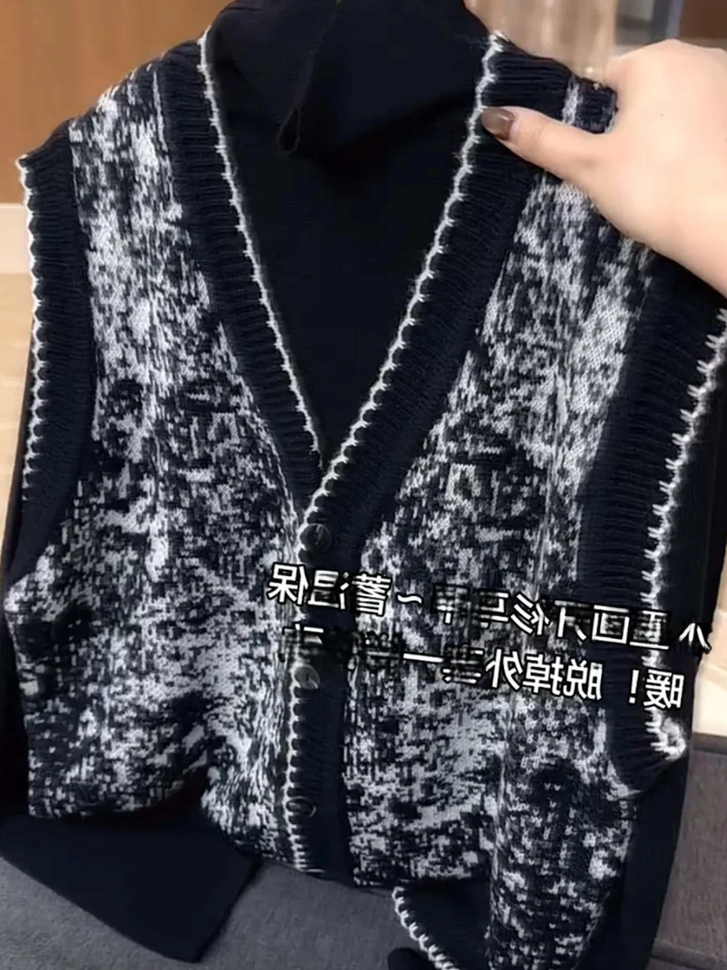 

Модный вязаный жилет в стиле ретро для женщин, универсальная зимняя верхняя одежда, мягкая корейская кофта с длинными рукавами на пуговицах