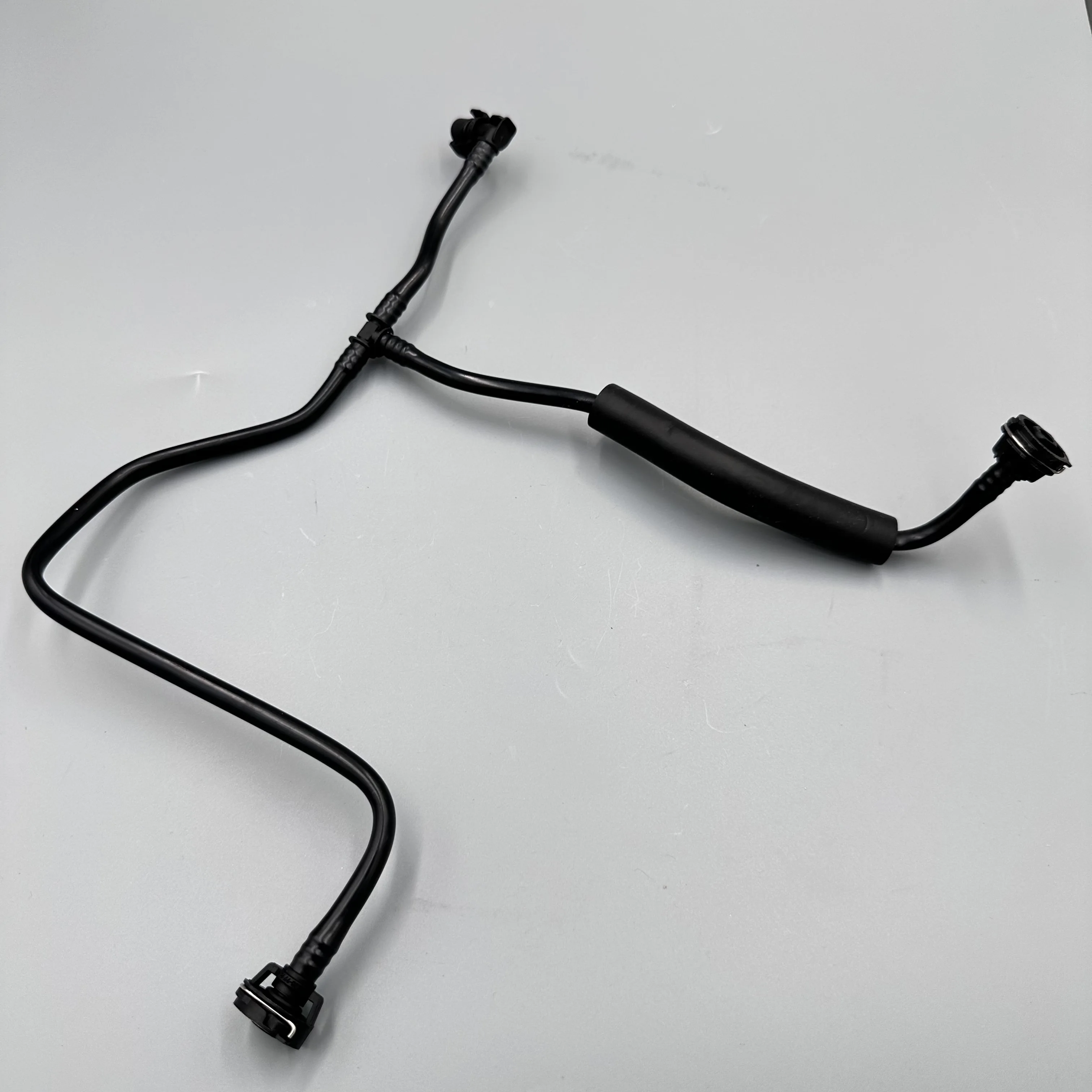 

LR091813 T4A1783 T2H1438 Reservoir Hose for Land Rover Range Rover Velar 2017 - 2020 Jaguar F-PACE 2016 - 2020