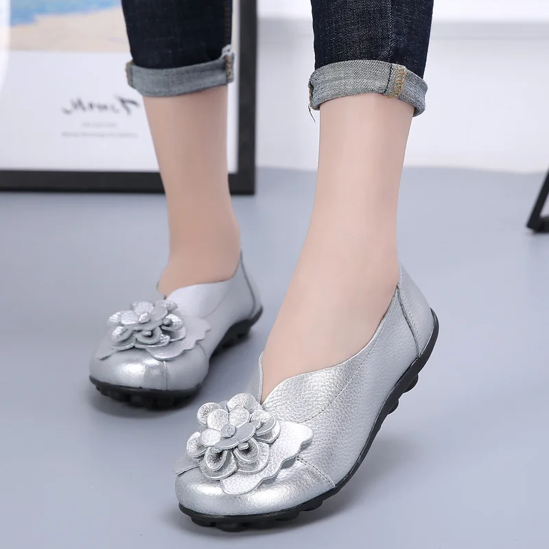 

Moccasins Soft Genuine Leather Flat Shoes Women Flats with Flowers Ladies Shoes Women Designers Loafers Slip On Ballerina