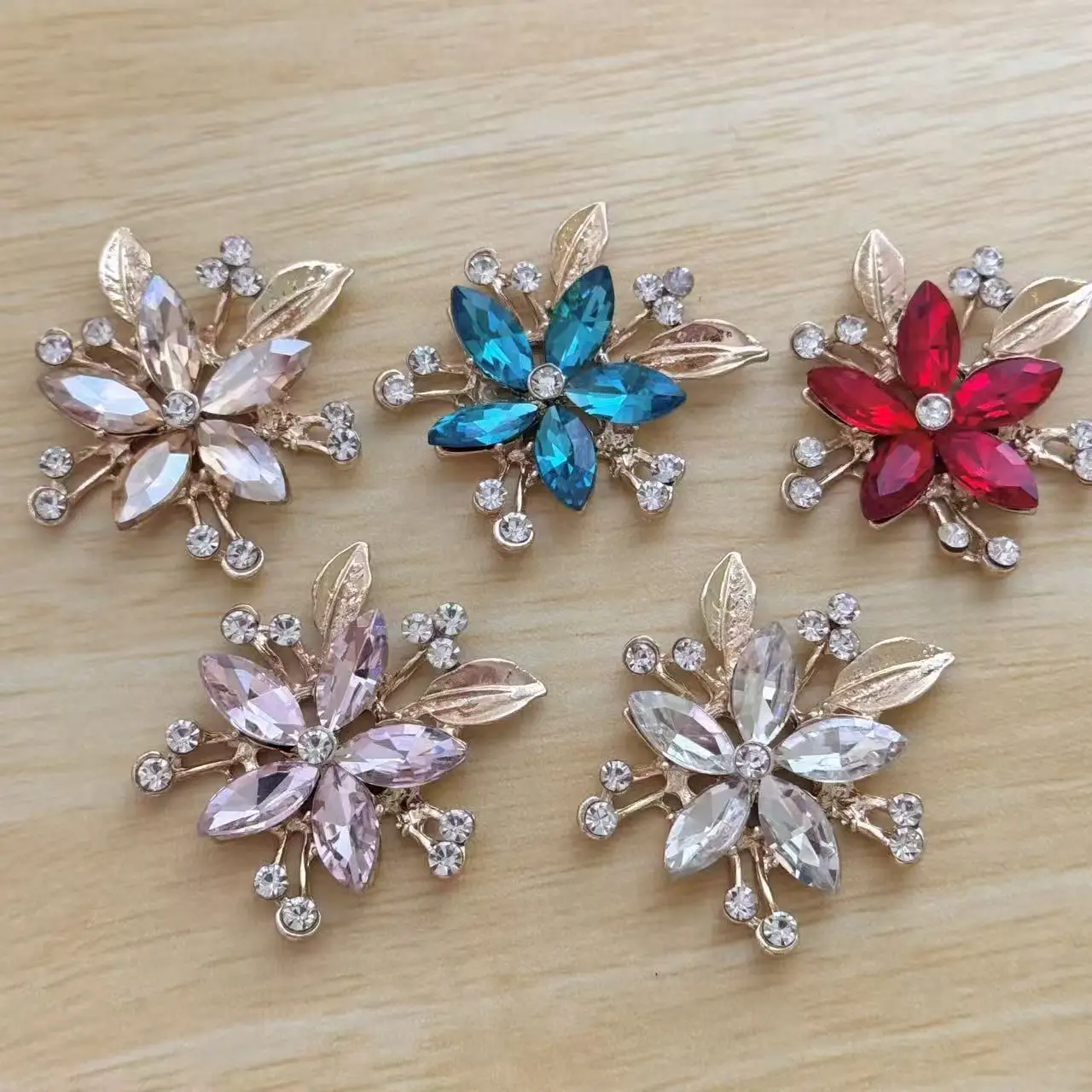 

New 5-piece/batch silver inlaid diamond alloy leaves, flowers, horse eyes, glass jewelry DIY shoes, clothing, bags, hair accesso