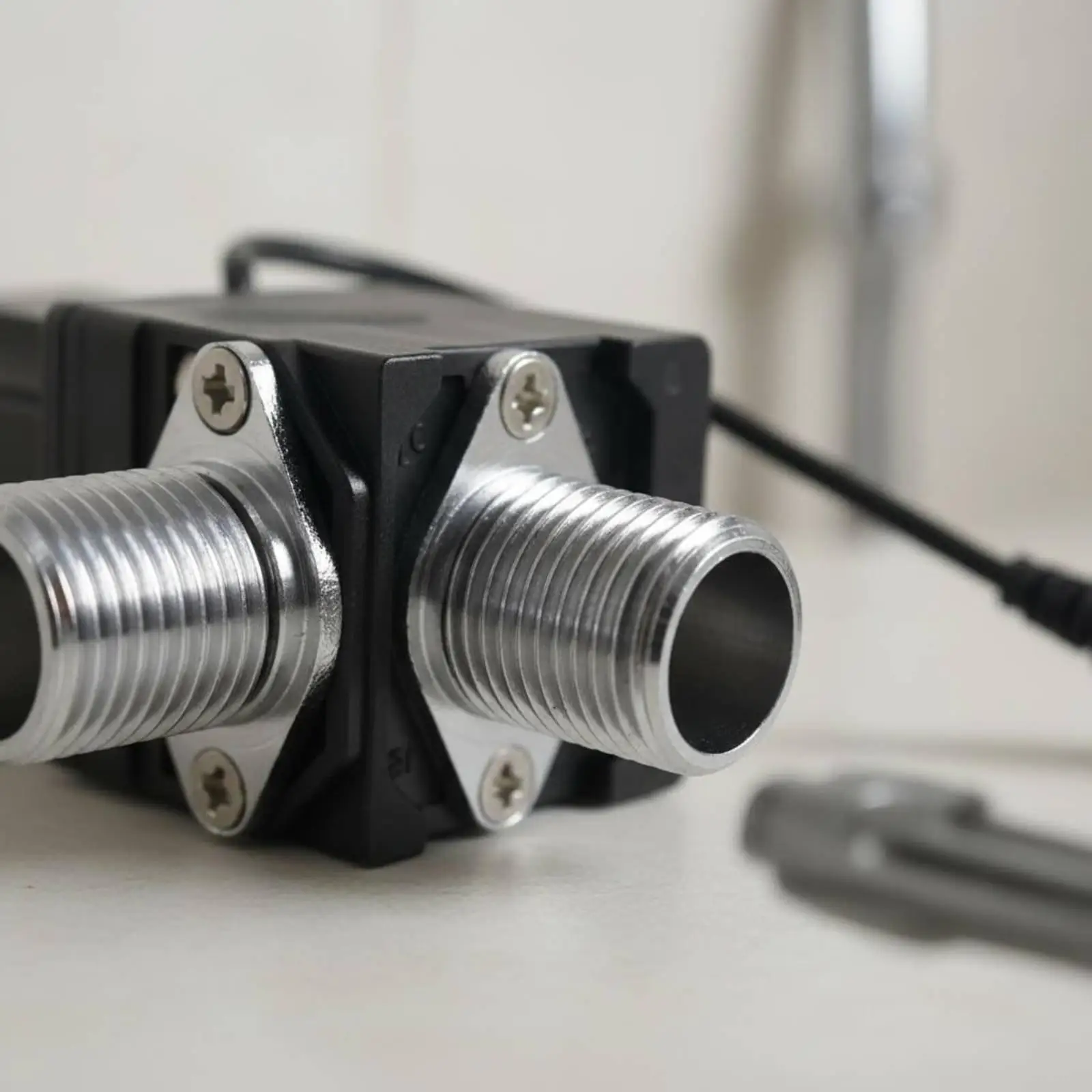 Durable Automatic Flush Valve Energy Efficient Sensor Plumbing Part Solenoid Control for Home or Public Restroom